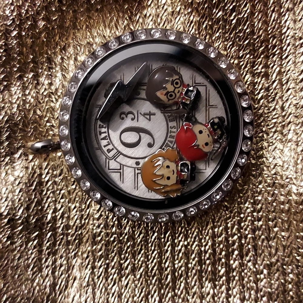Origami Owl Harry Potter Platform 9 3/4 pendant (NO CHAIN)